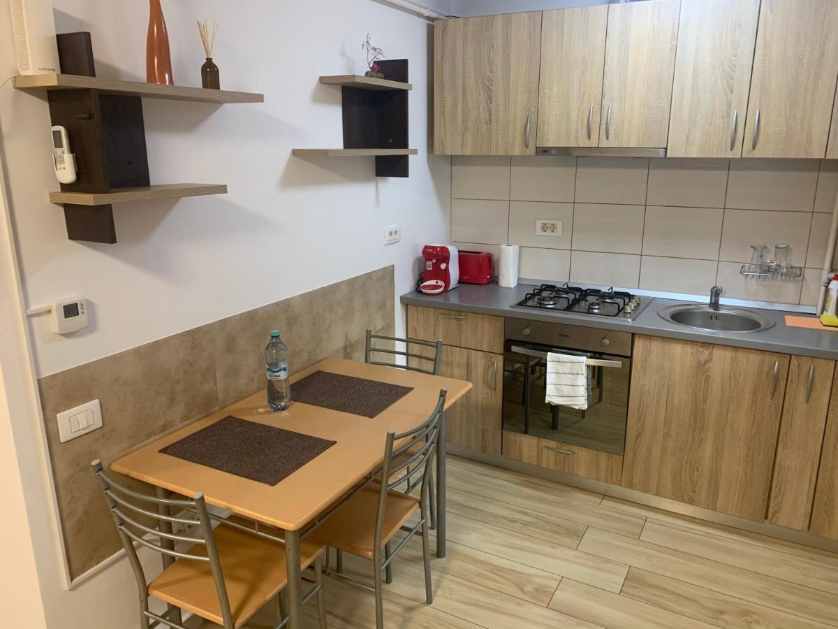 Studio Militari Residence Mr_1 Roşu المظهر الخارجي الصورة